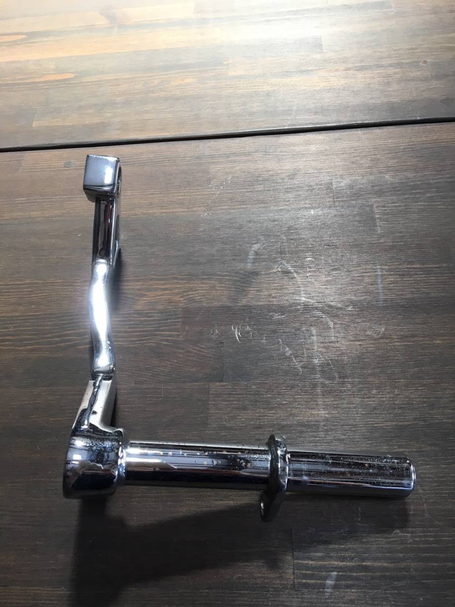 ハーレーダビッドソン　カスタム　純正パーツ　2005年までFXDL用　左側パッセンジャーズフットレストブラケット　クローム