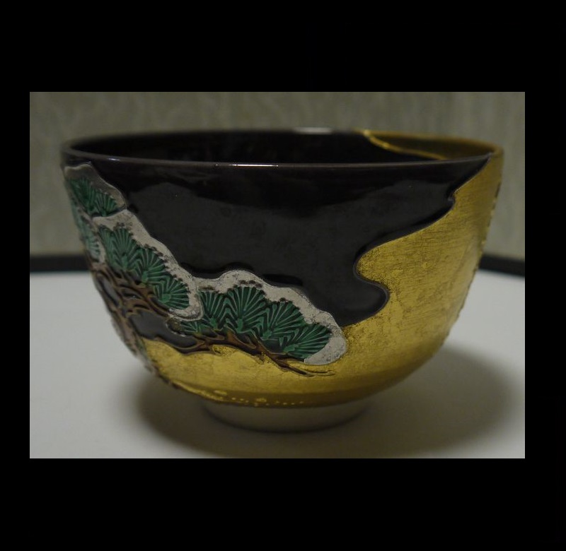 紫交趾茶碗】○山本一如作○松に浜○金銀色彩○共箱○共布○茶道具