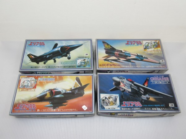 タカラ 1/100 エリア88 シン専用クルセイダー／サキ専用クフィルC2／反政府軍フォージャー／キャンベル専用スカイホーク／ 4点セット