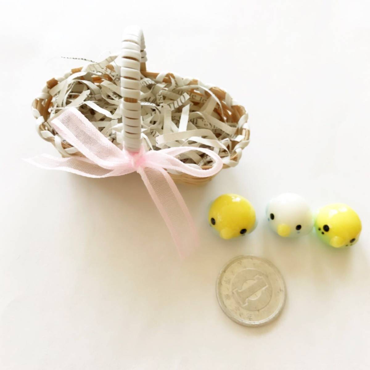 カゴ入りセキセイインコ_2