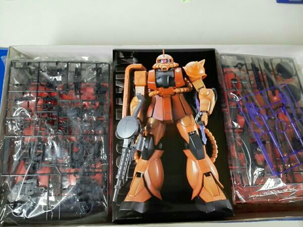 PG 1/60 シャア専用 ザクII [機動戦士ガンダム]