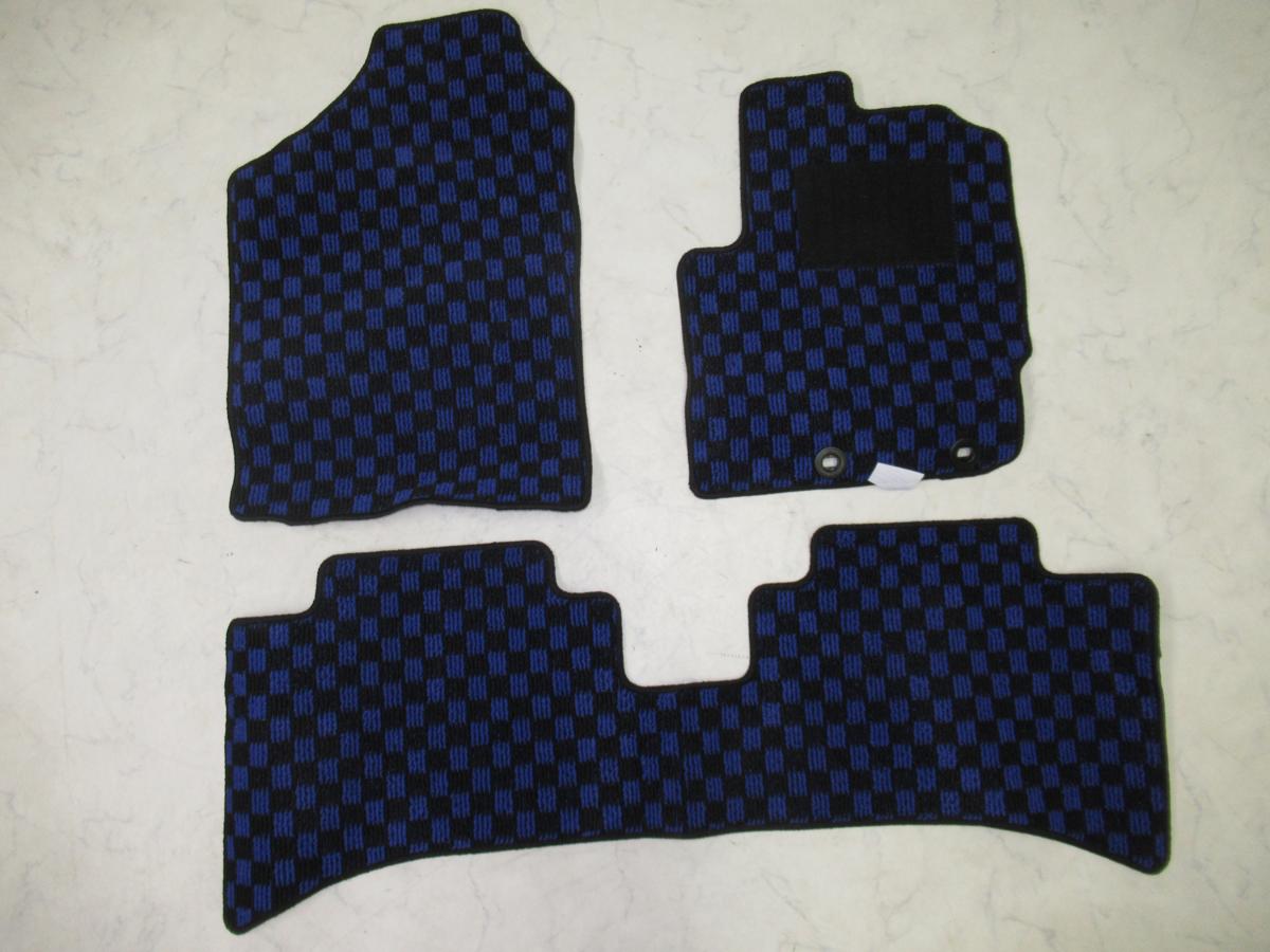 トヨタNHP10アクア用メーカー不明フロアマット前後セット未使用品 チェック柄(ブラック×ブルー)