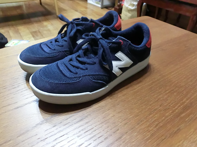 ニューバランスＣＲＴ３００　　２４．５ｃｍ