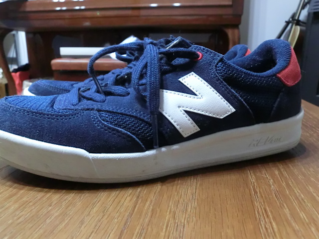ニューバランスＣＲＴ３００　　２４．５ｃｍ