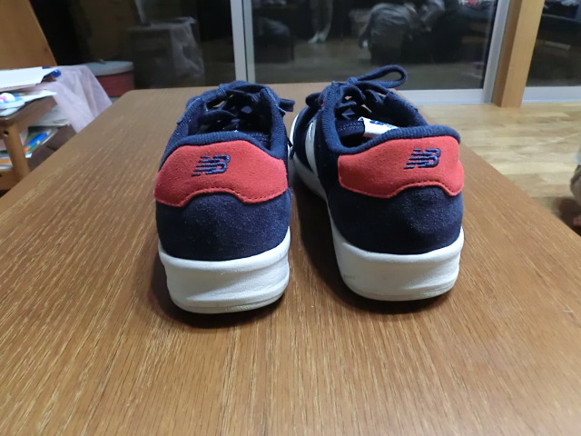 ニューバランスＣＲＴ３００　　２４．５ｃｍ