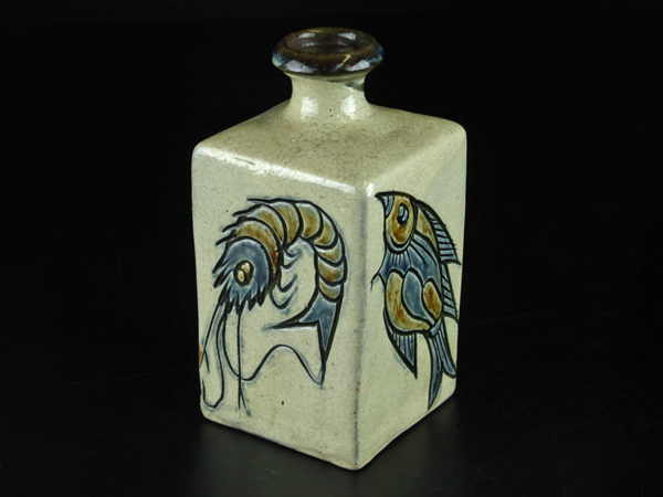 【魁】本物保証 金城敏男作 沖縄壷屋焼 線彫波魚海老文壷 酒器角徳利 ※人間国宝 金城二郎の長男 金城敏男作品_2