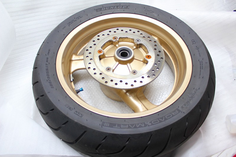  CB1300SF SC40 純正 リアホイール＆タイヤ＆ディスク 190/60 ZR17 75W バリ山 9 10部山 ゴールド BTk54(リア)｜売買されたオークション情報、yahooの商品情報をアーカイブ公開 - オークファン ホンダ用