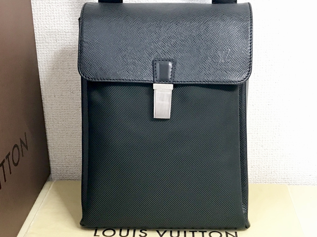 超美品 ☆【 希少 】本物 ヴィトン タイガ サラトヴ PM 斜めがけ