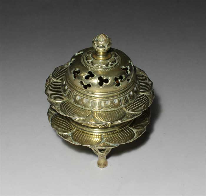本柘植仏像 時代市場□大谷派上彫入火舎香炉・華瓶