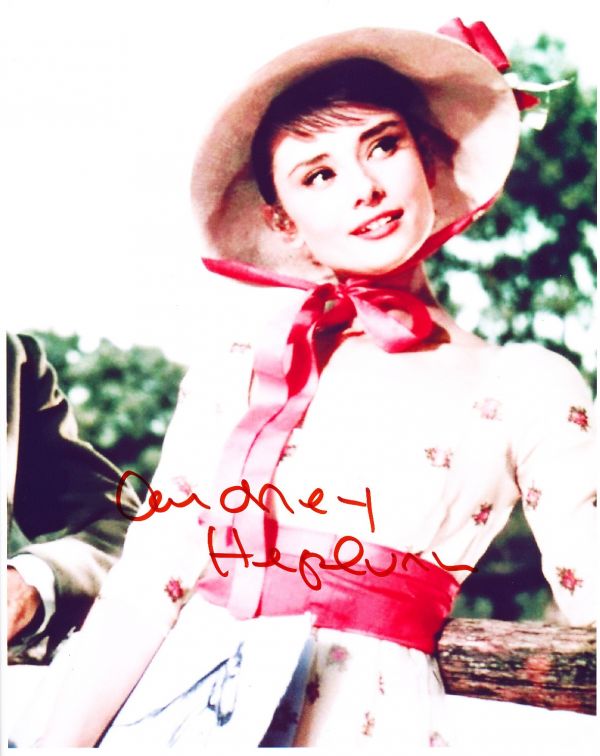 【超貴重】★オードリー・ヘプバーン★直筆サイン写真★証明書COA 20×25cm オードリー・ヘプバーン 直筆サイン写真☆証明書COA◇3452 映画