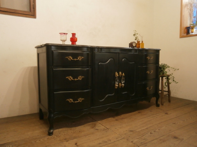 R177◆イギリスアンティーク◆重厚な造りの大きな木製キャビネット◆サイドボード飾り棚ラック陳列台E庭