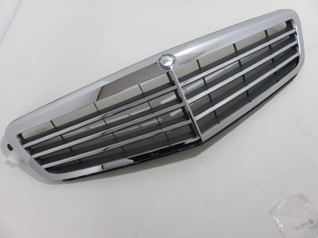 中古！メルセデスベンツ Mercedes-Benz W204 Cクラス フロントグリル 純正 W204 Cクラス　純正グリル