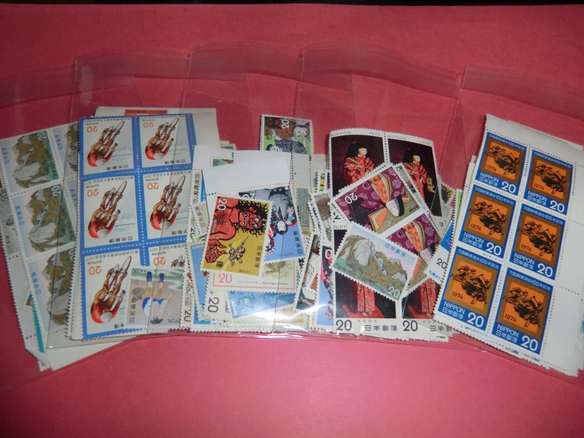 日本切手☆記念切手☆未使用☆20円切手×500枚　10000円分　①　糊あり　＊シミあり
