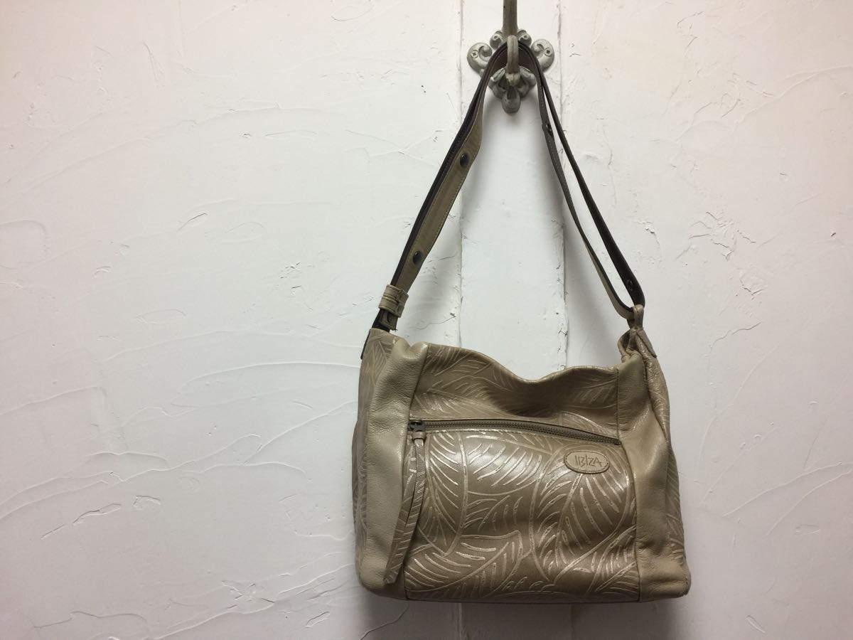 美品イビザ 本革IBIZA 軽量ショルダーバッグ 【公式通販】