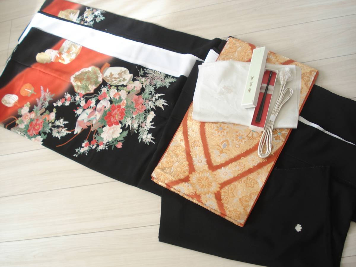 格安，最新作 椿 正絹黒留袖５点セットM L 裄67cm ほぼ 刺繍 正絹帯揚げ 正絹帯締め 正絹袋帯 末広 たんご縮緬(留袖)｜売買されたオークション情報、yahooの商品情報をアーカイブ公開 - オークファン 留袖