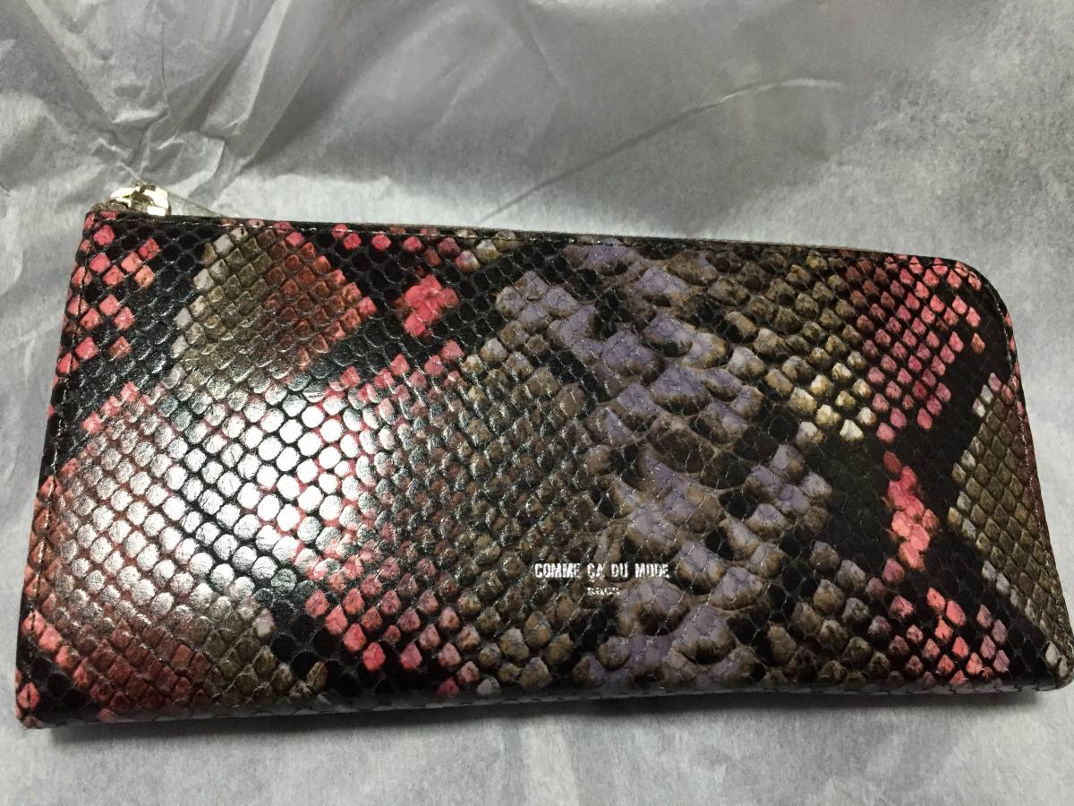 コムサデモードのヘビ革プリントの長財布、小銭入れ有り、赤系のヤギ 