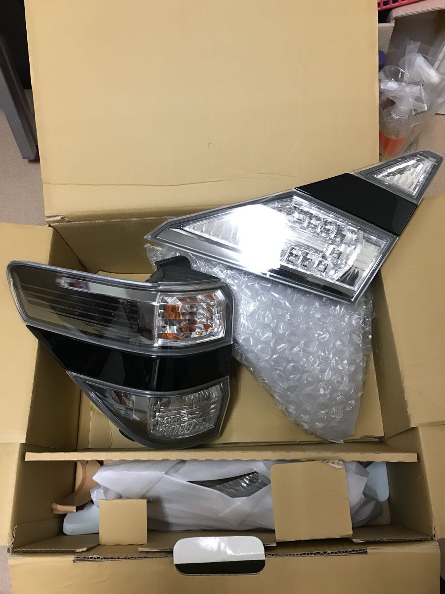 20系ヴェルファイア純正テールレンズ一台分セット！新車時取外し部品