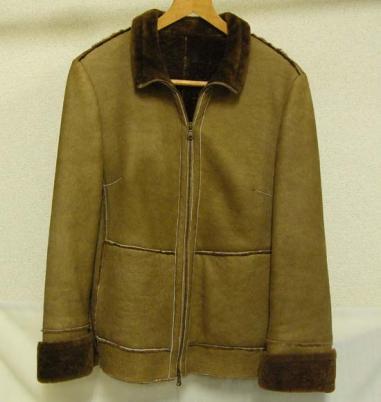 WHAOS STUDIO☆羊革☆SHEARLING☆イタリー製☆ムートンジャケット☆レディース40☆中古☆K-1230 SHEARLING JACKET COAT（ムートン (BLACK)の商品ページ 01 ロゴ