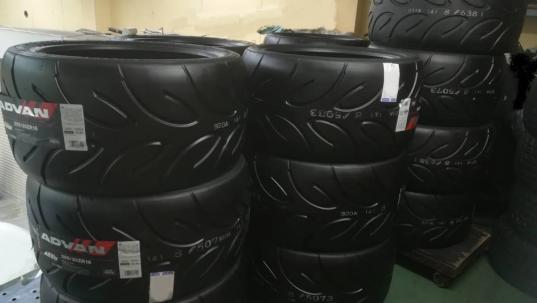 【数量限定，本物保証】 格安 ADVAN GSコンパウンド A050 295-30R18 使わなくなったの 即日発送可 赤字税込み 沖縄 北海道除(Sタイヤ)｜売買されたオークション情報、yahooの商品情報をアーカイブ公開 - オークファン Sタイヤ