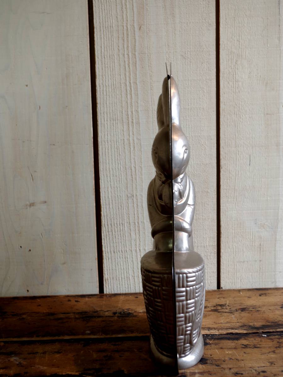 高さ41センチの大きなウサギの菓子型　/　ケーキ型　チョコレート型　パン型　製菓　ピーターラビット　兎　立体型　合わせ型