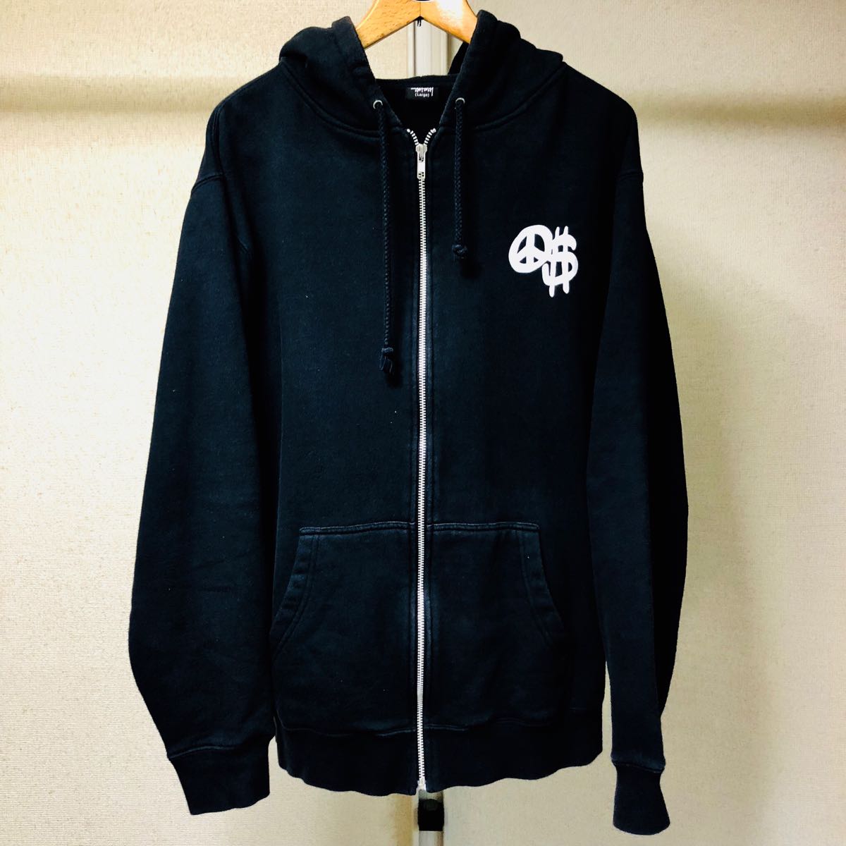 ステューシー stussy バックプリント ジップパーカー ブラック 