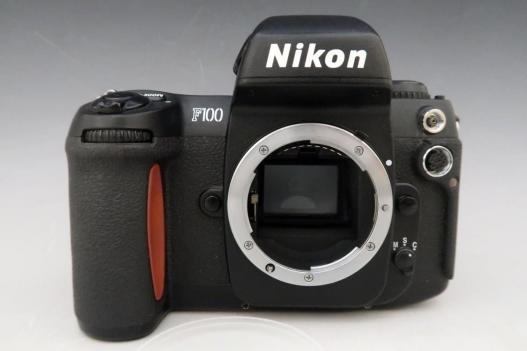フィルム一眼レフ カメラ ニコン Nikon F100 ボディ 単三フォルダー