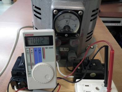 AC100V電圧調整器　スライドトランス 変圧器 　0～１３０Ｖ