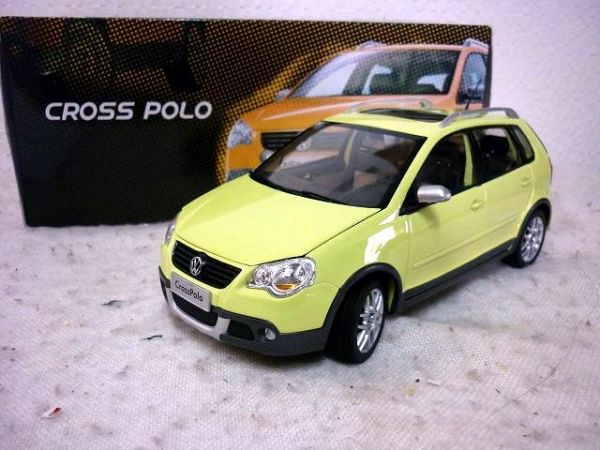 VW クロスポロ 1/18 ミニカー CROSS POLO フォルクスワーゲン 1⁄18 VW