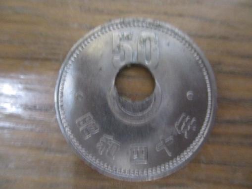 新作入荷，安い 30337 昭和40年 50円 穴ずれ エラー銭(50円)｜売買されたオークション情報、yahooの商品情報をアーカイブ公開 - オークファン 現行