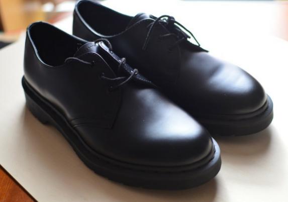  新同 箱タグ完備 Dr.Martens/3 EYE SHOE 定価22680円 ドクターマーチン 3ホール ドレスシューズ ブーツ 黒ブラック レザーシューズ 革靴(UK9)｜売買されたオークション情報、yahooの商品情報をアーカ UK9