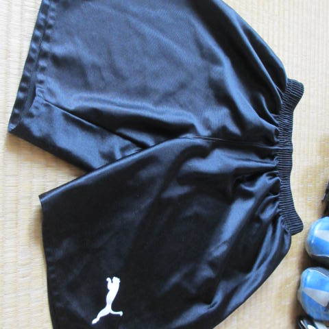 サッカー用　スパイクシューズ　シャツ　ハーフパンツ　すねあて　セット 中古_5