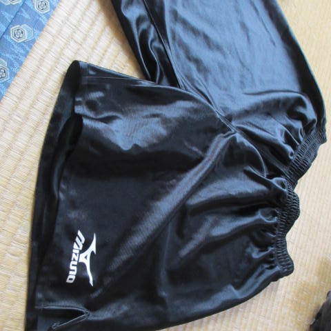 サッカー用　スパイクシューズ　シャツ　ハーフパンツ　すねあて　セット 中古_7