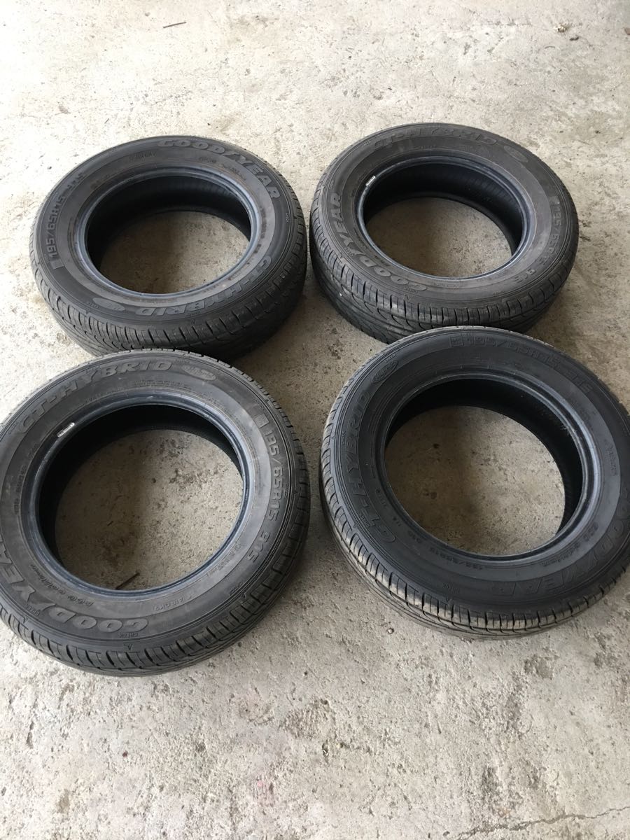 美品 バリ溝 グッドイヤー GT-HYBRID 195/65R15 4本セット 訳あり