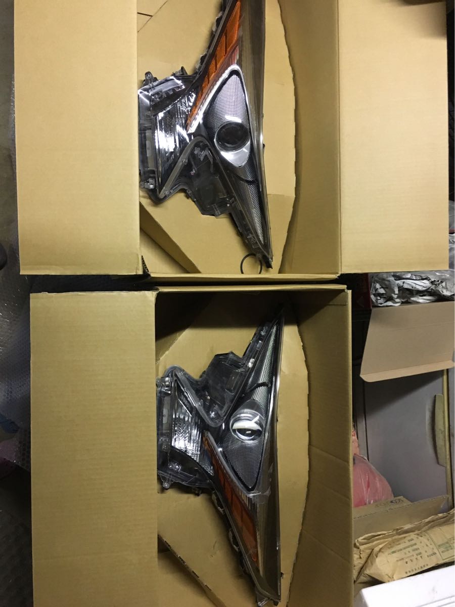 プリウス トヨタ プリウス ZVW55 LED 左右ヘッドライトユニット 中古