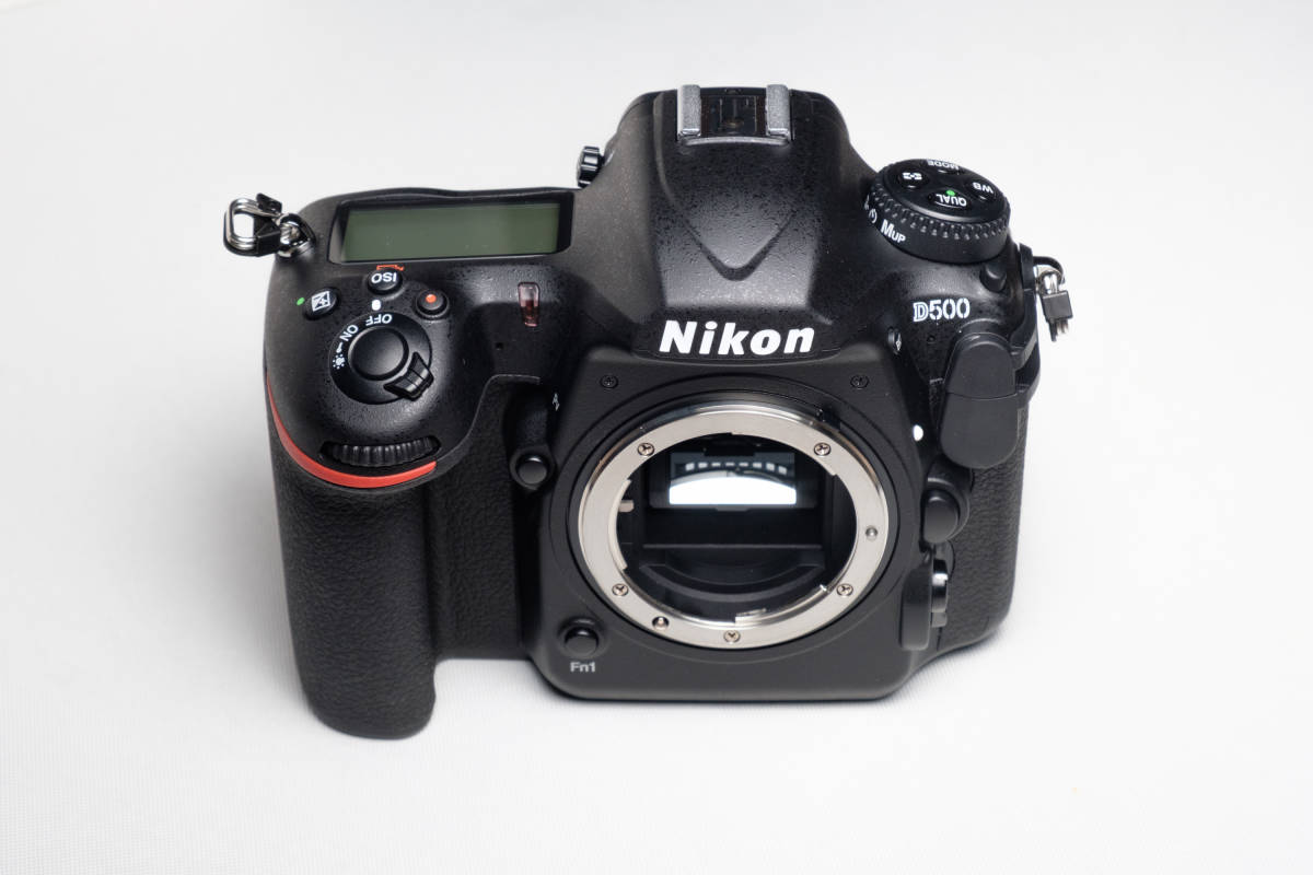 ☆極上美品☆ニコン(Nikon) D500 シャッター回数300回以下 D500 ボディ 