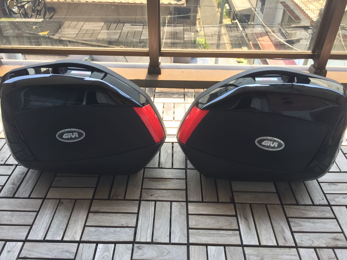 美品 GIVI V35 右左共通キー パニアケース サイド
