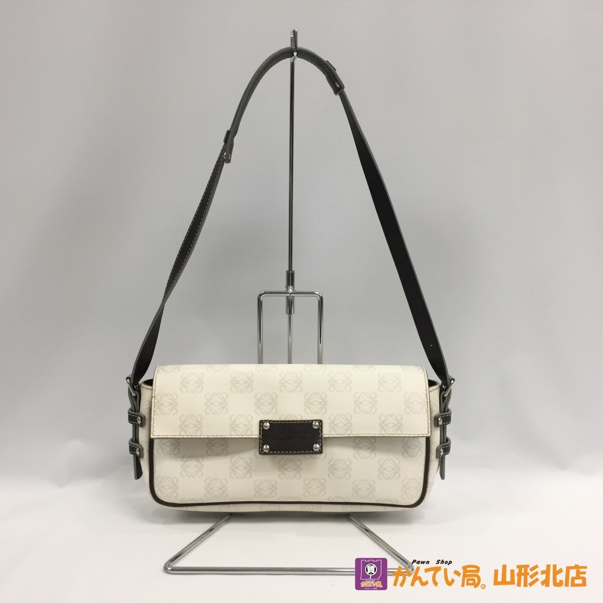 【驚きの破格値，正規品】 8-2792 ロエベ LOEWE ショルダーポーチ PVC&times;レザー アイボリー ブラウン(ポーチ)｜売買されたオークション情報、yahooの商品情報をアーカイブ公開 - オークファン 女性用