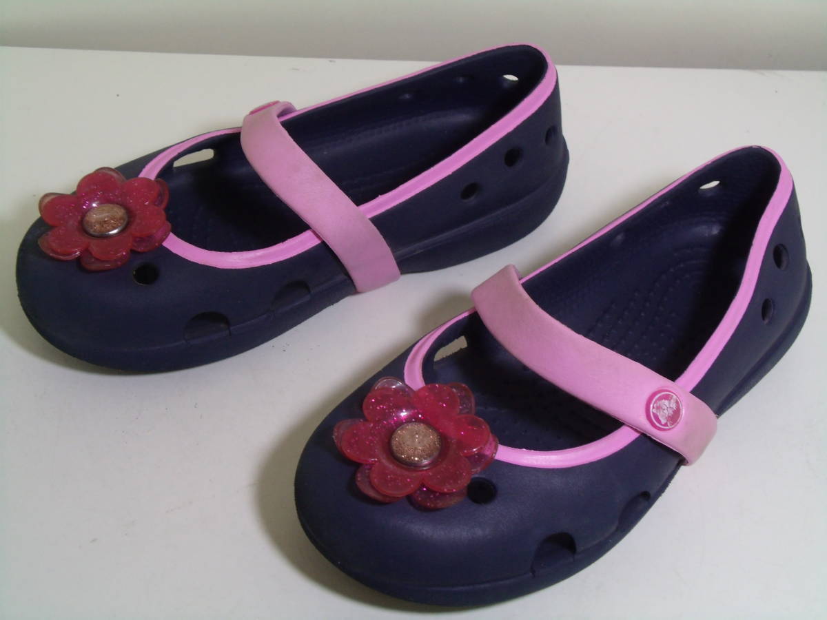 時間指定可紛失補償付き送料安い クロックス Crocs 子供キッズベビー 女の子 赤色花付き 紺xピンク色 ストラップ サンダル 16 5cm C9 15 5cm 売買されたオークション情報 Yahooの商品情報をアーカイブ公開 オークファン Aucfan Com