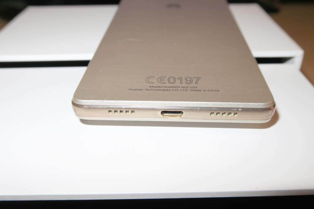 HUAWEI P8 lite ALE-L02 ゴールド SIMフリー_3