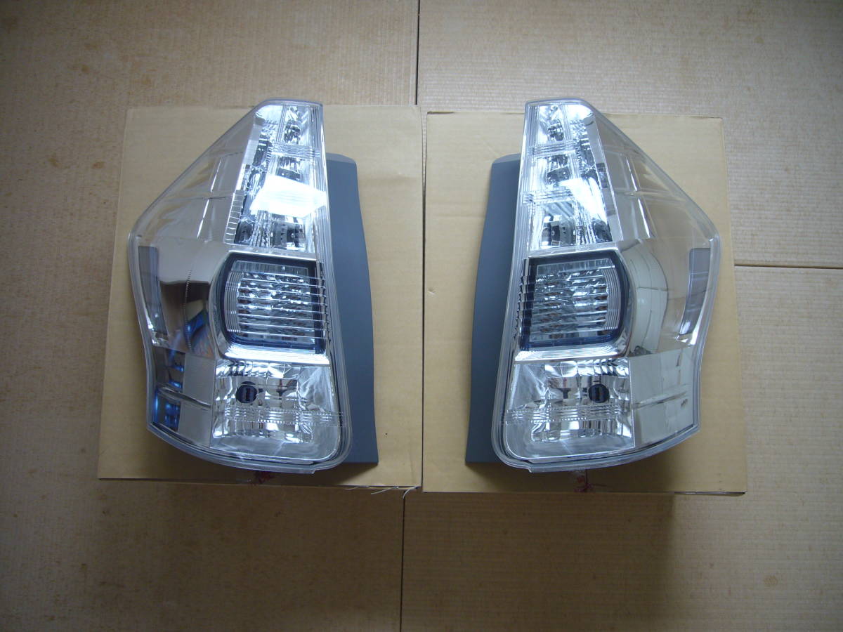 プリウスα前期純正テールライト modelistaカバー付き LED テールランプ