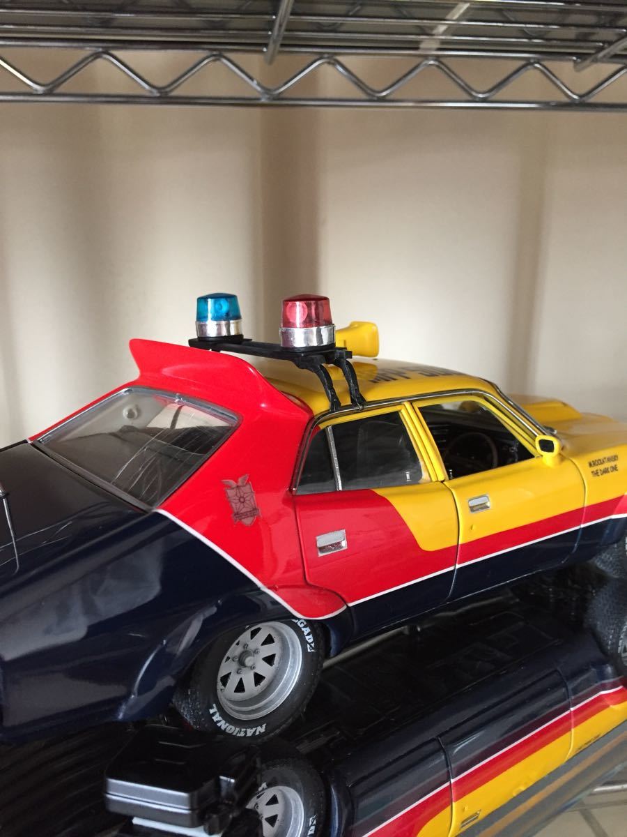 訳あり新品 マッドマックス 1/24 DDA イエローインターセプター ミニカー 新品 マッドマックス 1/24 DDA イエローインターセプター 車 ミニカー