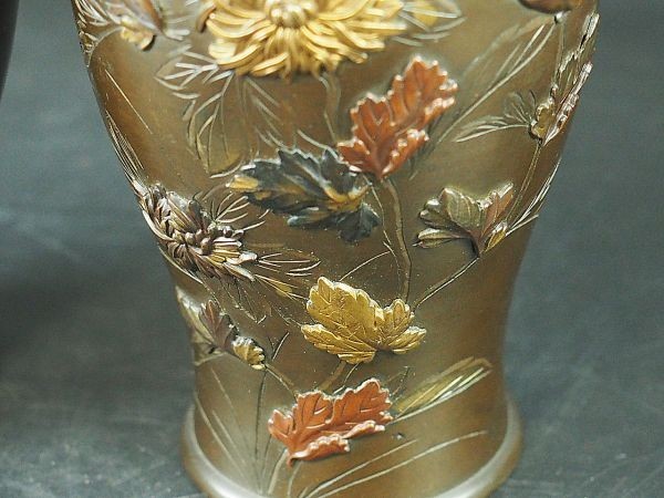 花器 文化遺産オンライン | 花鳥 銅製 国内外の 明治金工 古銅製 金象嵌