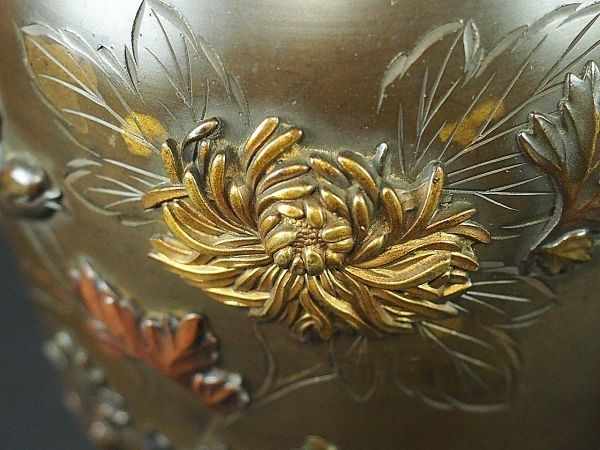 花器 文化遺産オンライン | 花鳥 銅製 国内外の 明治金工 古銅製 金象嵌