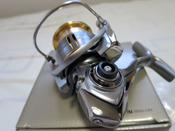 美品 極上品 1回使用 付属品完備 ダイワ '18 フリームス LT3000S-CXH