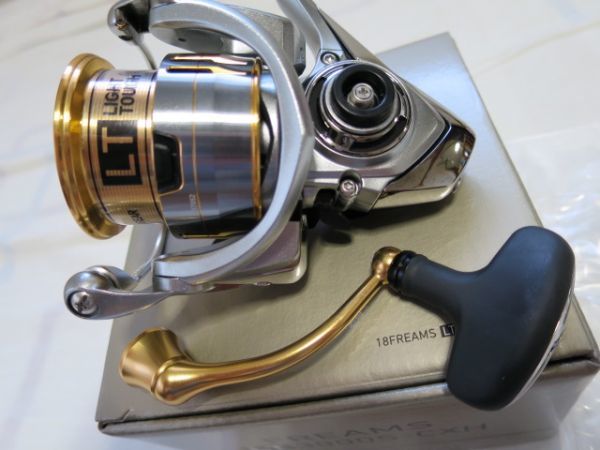 美品 極上品 1回使用 付属品完備 ダイワ '18 フリームス LT3000S-CXH