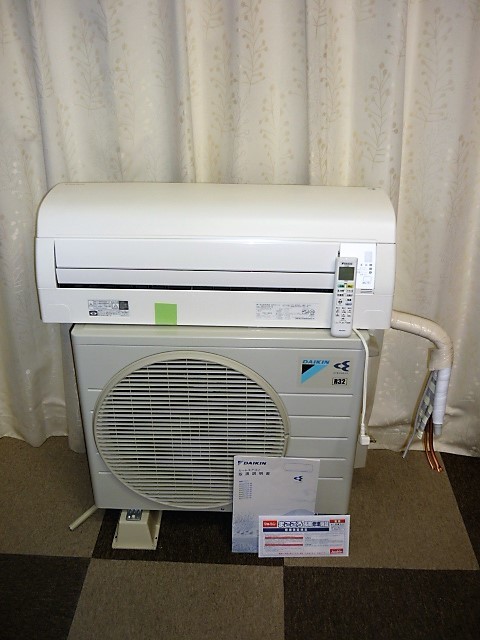 D1★美品 DAIKINダイキン ルームエアコン 2.2ｋｗ 快適 冷房 除湿★AN22TCS-W/AR22TCS(冷媒R32)2017年製★長期保証あり♪