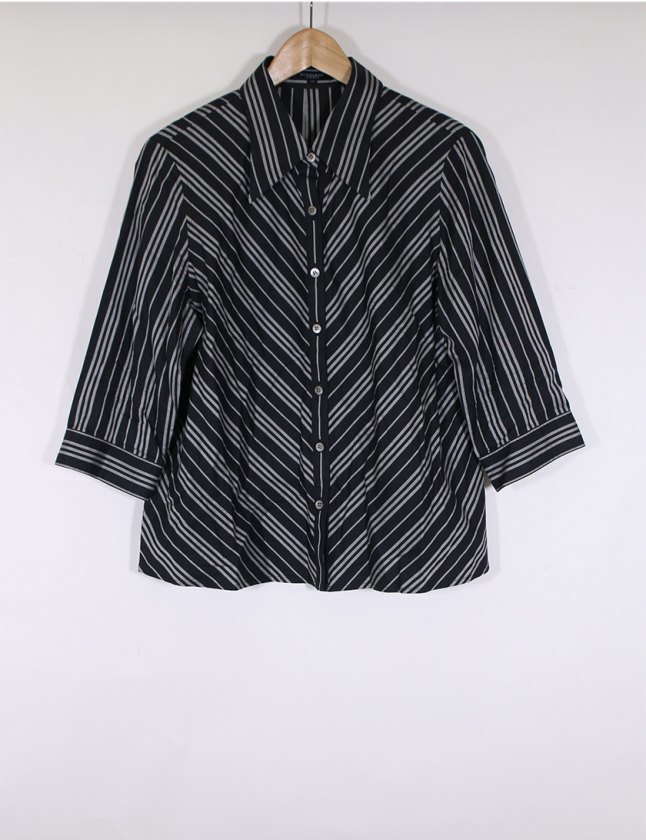  バーバリー ロンドン BURBERRY LONDON シャツ 黒 グレー 15 トップス 七分袖 ストライプ L コットン(半袖シャツ)｜売買されたオークション情報、yahooの商品情報をアーカイブ公開 - オークファン 女性用