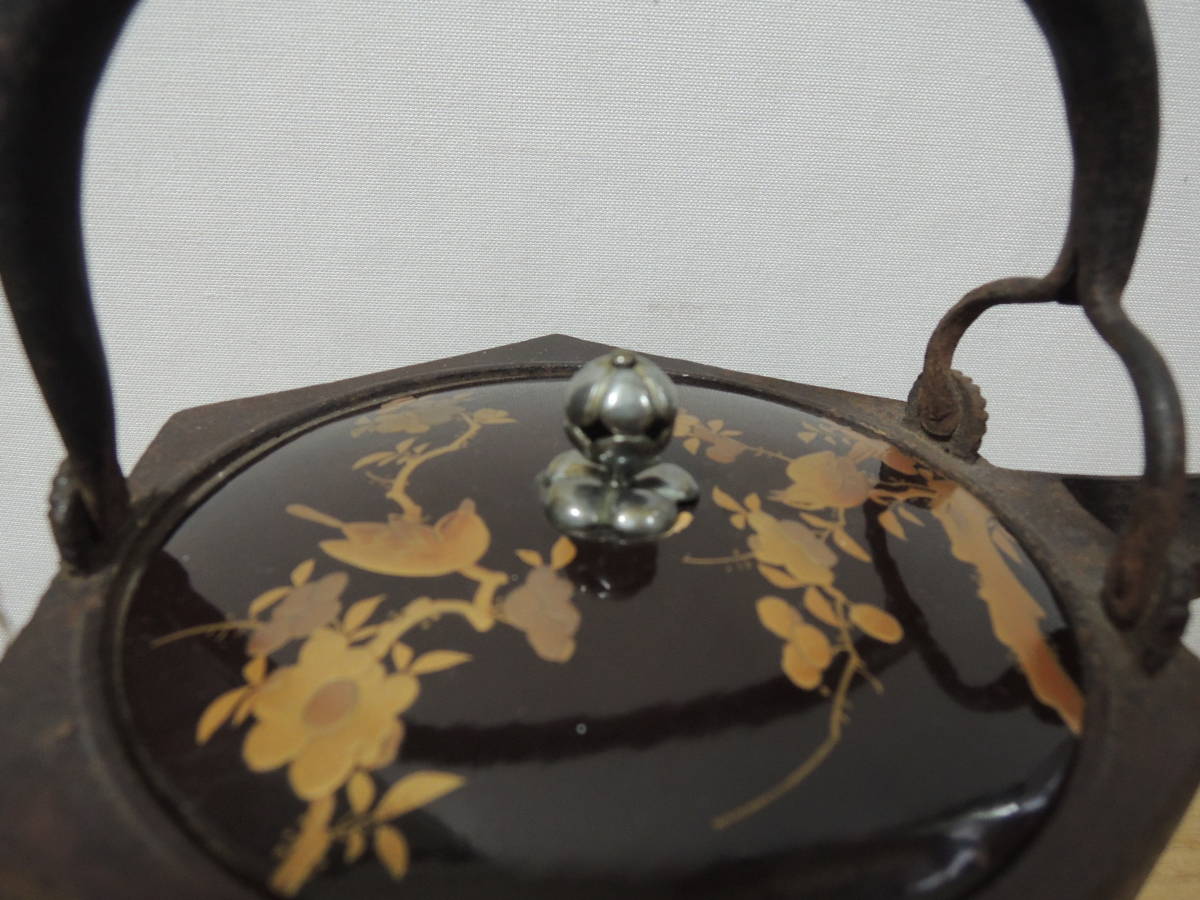 鉄瓶　茶道具　銀持ち　提手銀象篏紋　山水彫　花鳥蒔絵蓋　鉄びん　アンティーク