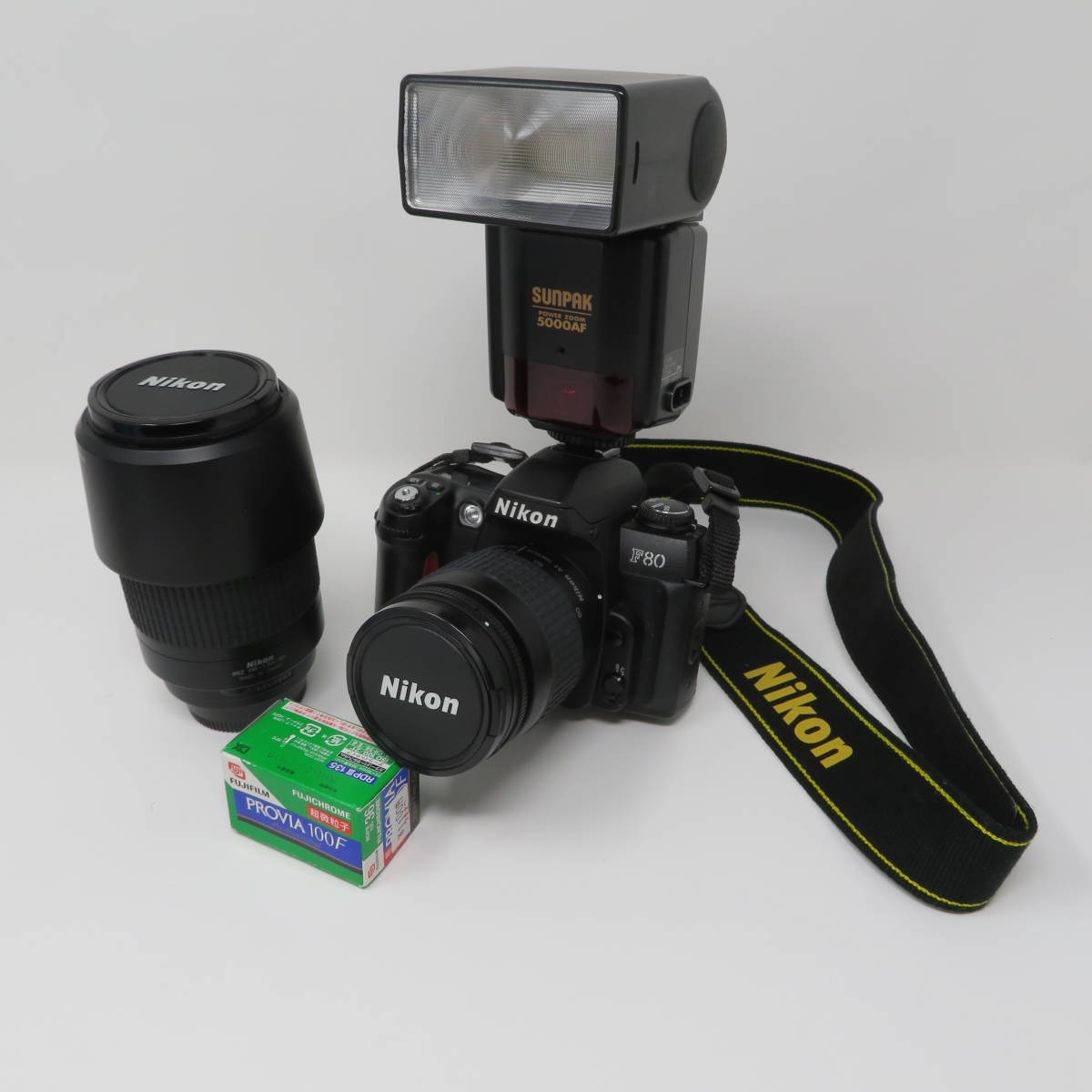 ☆美品☆ Nikon F80 NIKKOR 28-80mm F3.3-5.6G + NIKKOR 70-300mm F4-5.6G ストロボ SUNPAK 5000AF フィルムカメラ 動作良好 Wレンズ