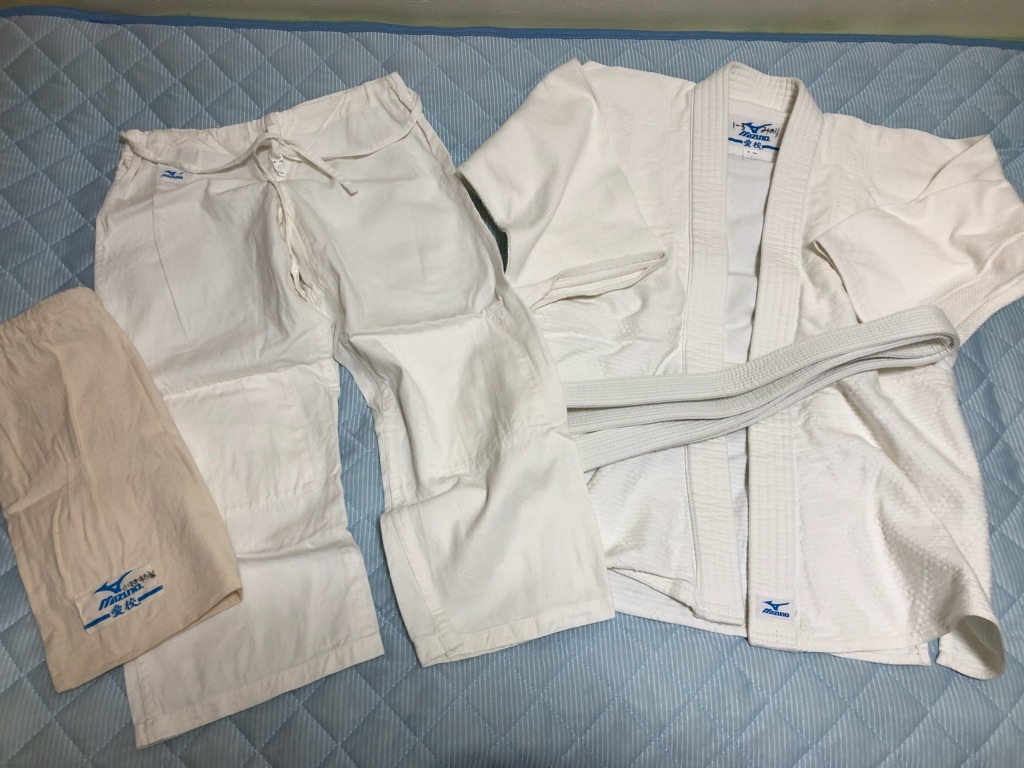 【 柔道着 】　MIZUNO(ミズノ)　愛校　学納正課用柔道衣　1号(135～145㎝)　布袋付き　中古品　(学校授業用・記名有り)_1